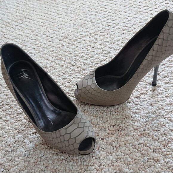 Giuseppe Zanotti gray heels size 36 - Picture 4 of 8